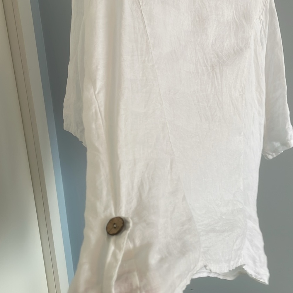 Linen blouse, tunic style,  in white with contrast buttons. approx size large - Picture 8 of 11